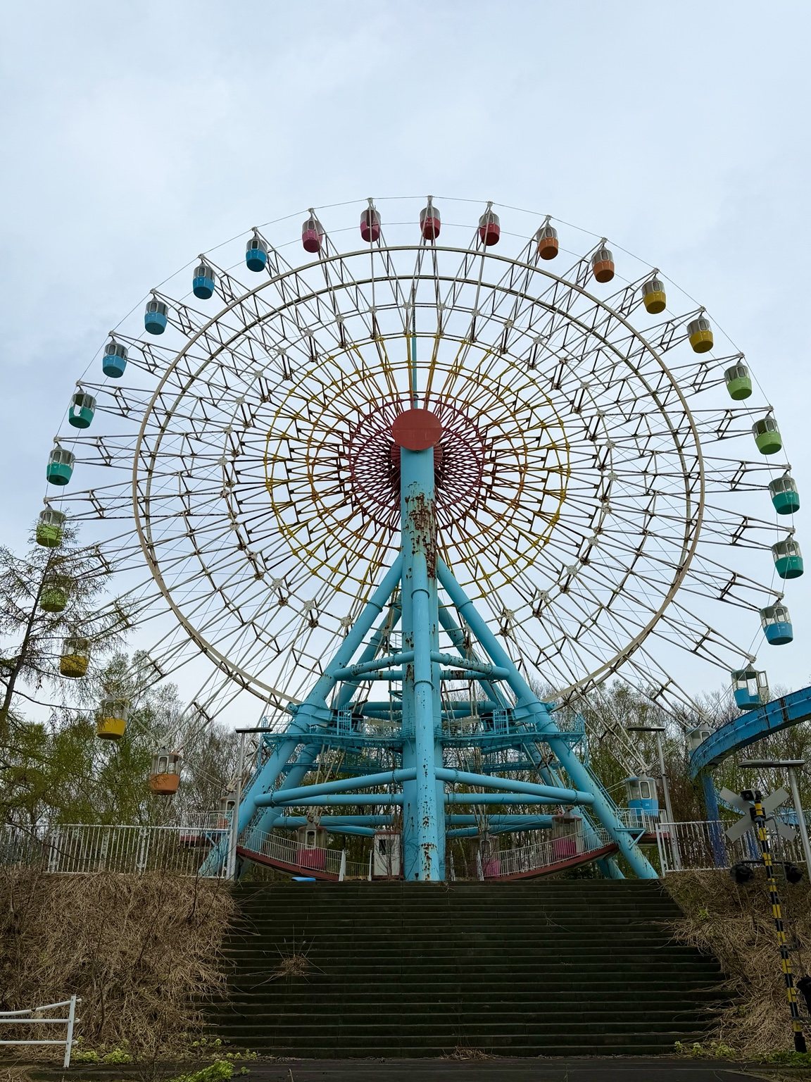 山の上の廃遊園地
