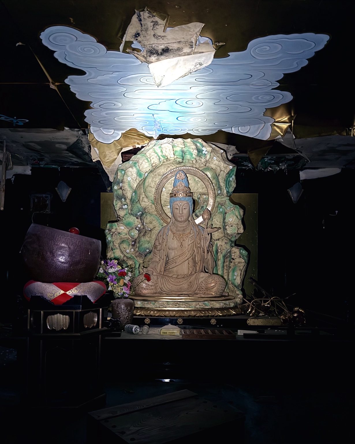 山奥の薮深き廃寺